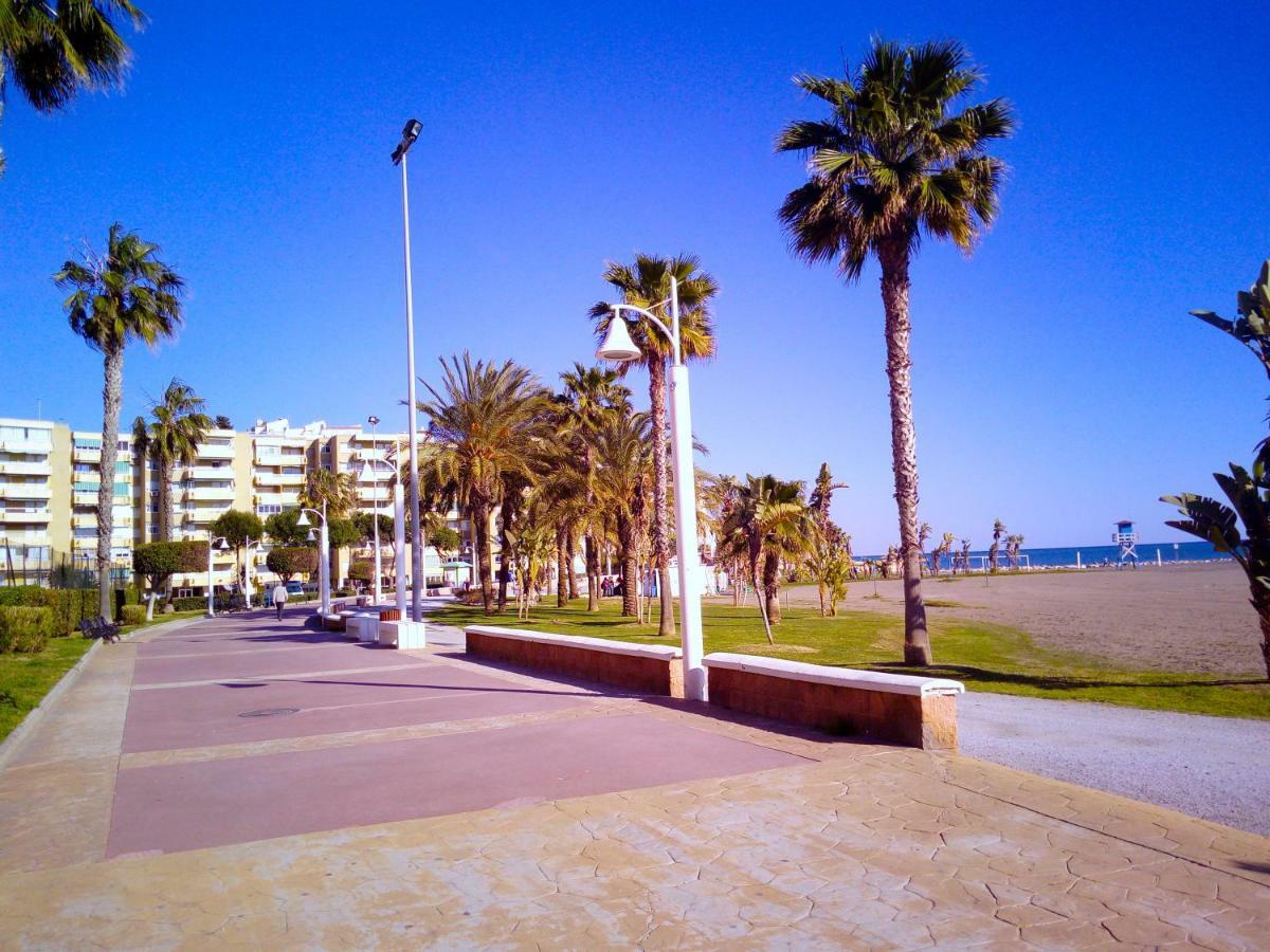 Playa La Cala In Front Of The Beach Free Parking Málaga Exterior foto