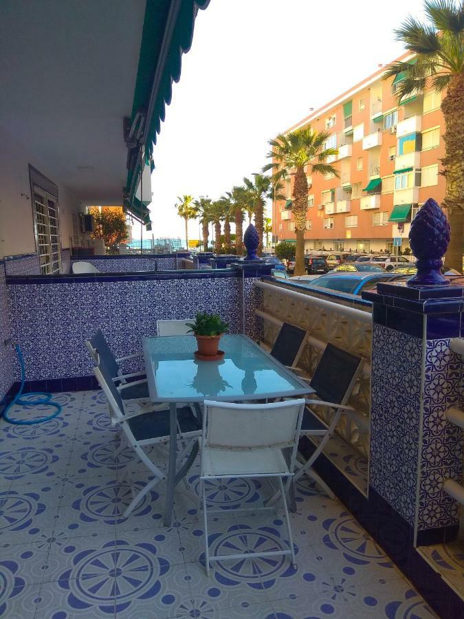 Playa La Cala In Front Of The Beach Free Parking Málaga Exterior foto